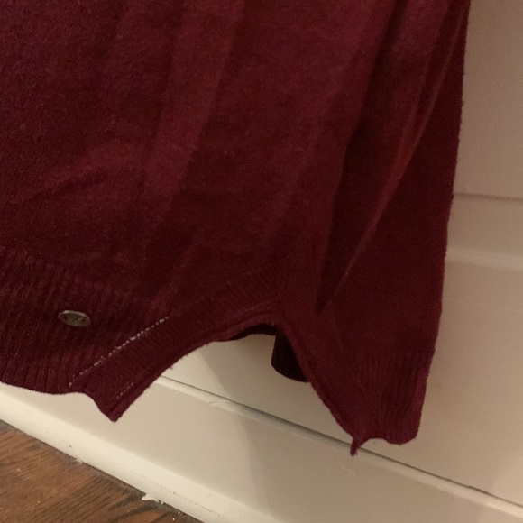 American Eagle Knit Maroon V Neck Sweater - Picture 5 of 5